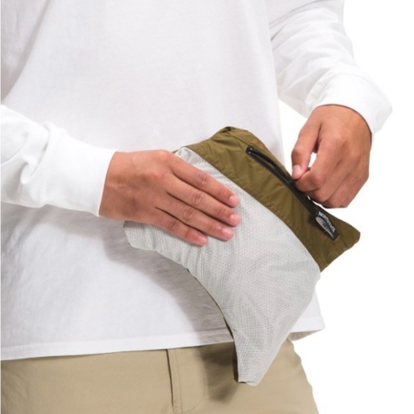 The North Face Men’s Alta Vista Jacket in Military Olive Small - Picture 6 of 15